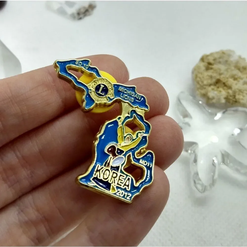 Vintage Korea‎ lions brooch pin